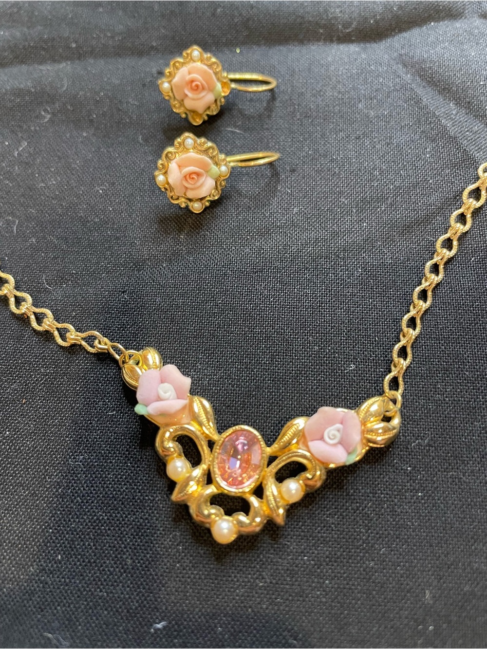 Avon “Sparkling Roses” Gold-Tone Pink Rose Necklace & Earrings Set